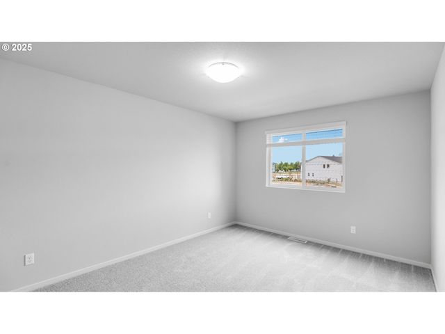 2403 Sawtelle Dr, Woodburn, OR 97071