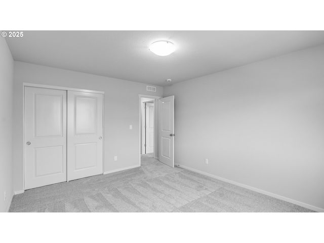 2403 Sawtelle Dr, Woodburn, OR 97071