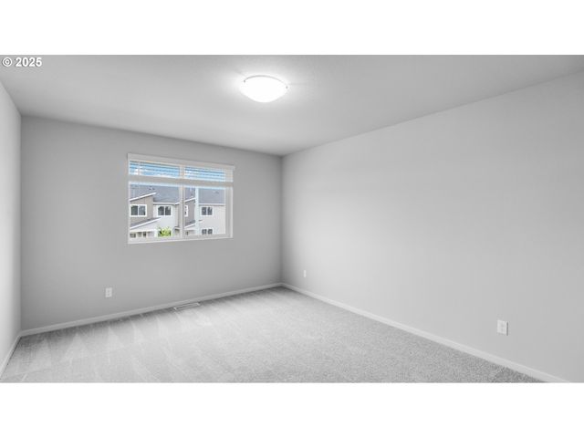 2403 Sawtelle Dr, Woodburn, OR 97071