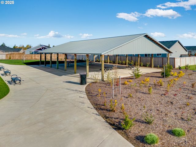 2403 Sawtelle Dr, Woodburn, OR 97071