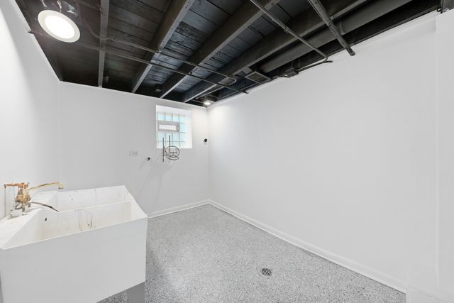 9526 S Claremont Avenue, Chicago, IL 60643