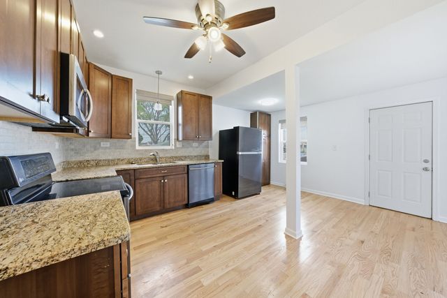 9526 S Claremont Avenue, Chicago, IL 60643