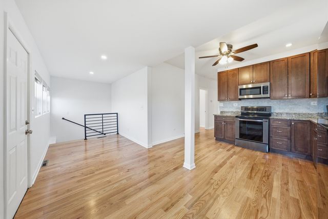 9526 S Claremont Avenue, Chicago, IL 60643