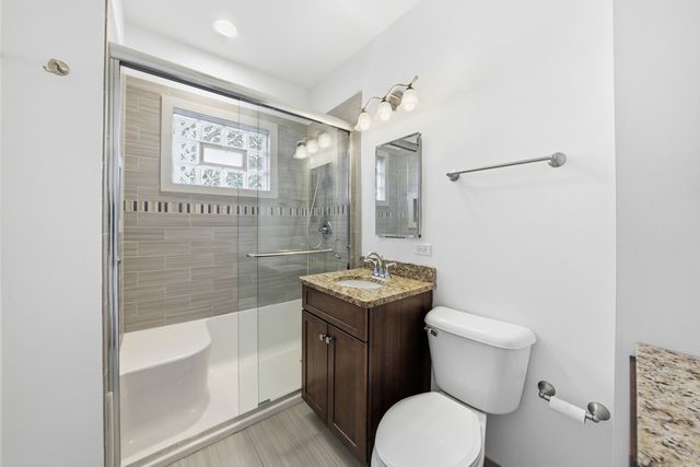 9526 S Claremont Avenue, Chicago, IL 60643