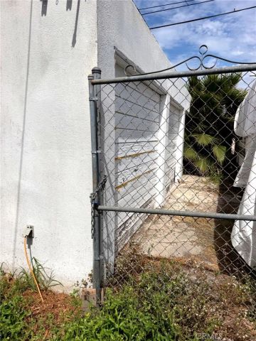 3050 11th, Los Angeles, CA 90018