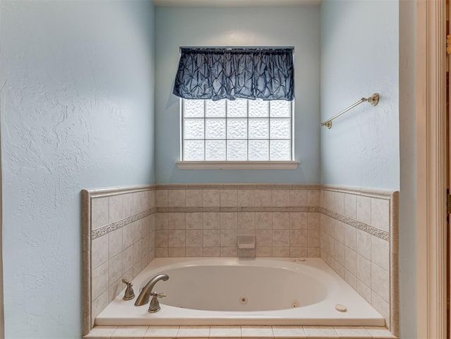 1501 Inwood Circle, Edmond, OK 73013