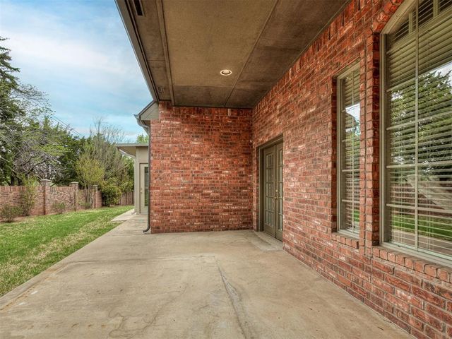1501 Inwood Circle, Edmond, OK 73013