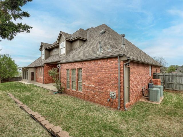 1501 Inwood Circle, Edmond, OK 73013