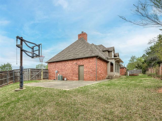 1501 Inwood Circle, Edmond, OK 73013