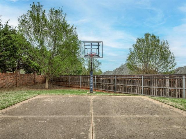 1501 Inwood Circle, Edmond, OK 73013