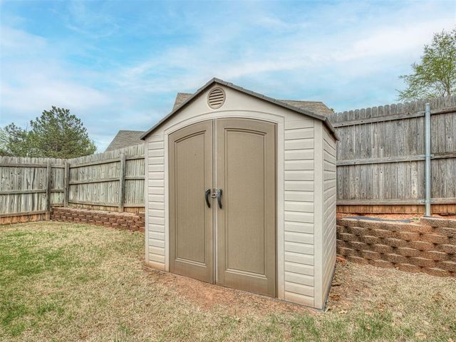 1501 Inwood Circle, Edmond, OK 73013