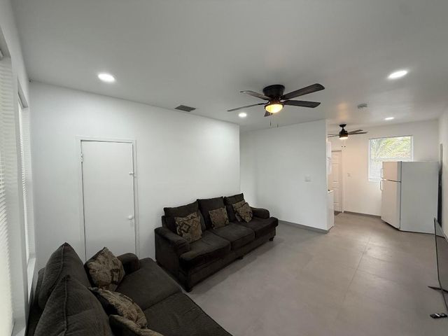 325 S Swinton Avenue, Delray Beach, FL 33444