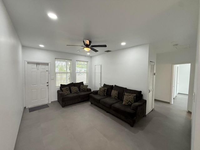 325 S Swinton Avenue, Delray Beach, FL 33444