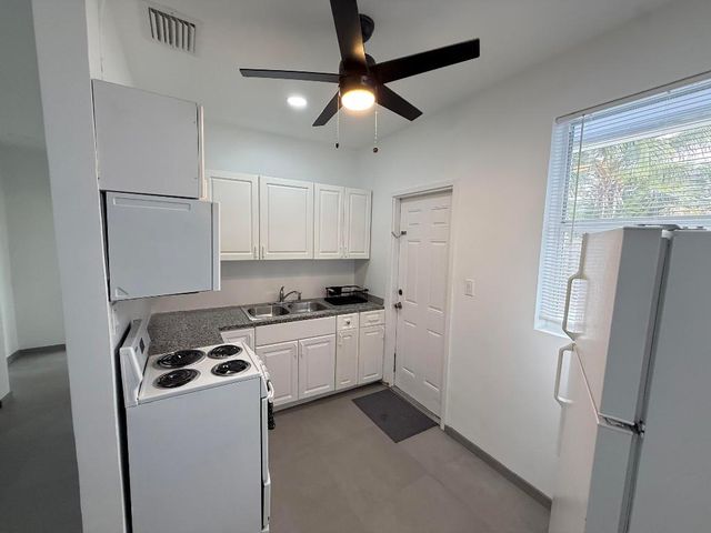 325 S Swinton Avenue, Delray Beach, FL 33444