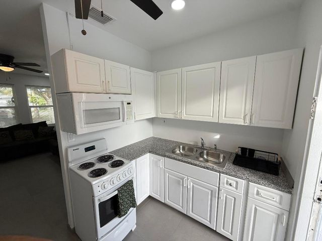 325 S Swinton Avenue, Delray Beach, FL 33444