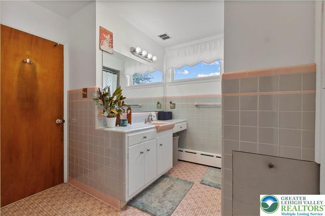 30 North 37th Street, South Whitehall Twp, PA 18104