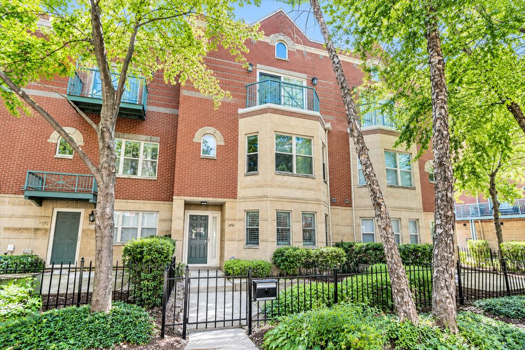 4530 S Woodlawn Avenue 305, Chicago, IL 60653 — exterior