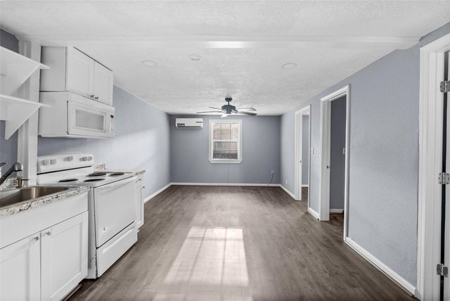 4126 Paladino Street 4030, Bacliff, TX 77518