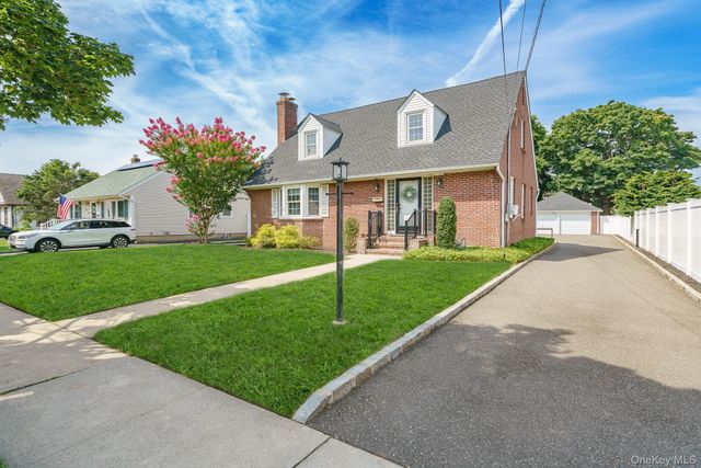 228 Van Cott Avenue, Farmingdale, NY 11735