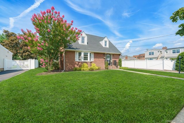 228 Van Cott Avenue, Farmingdale, NY 11735