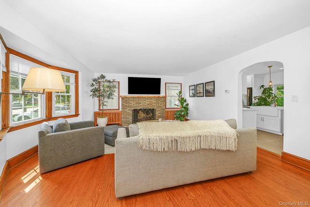 228 Van Cott Avenue, Farmingdale, NY 11735