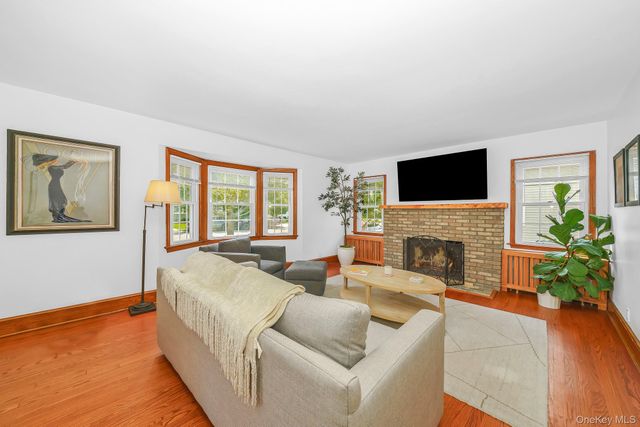 228 Van Cott Avenue, Farmingdale, NY 11735