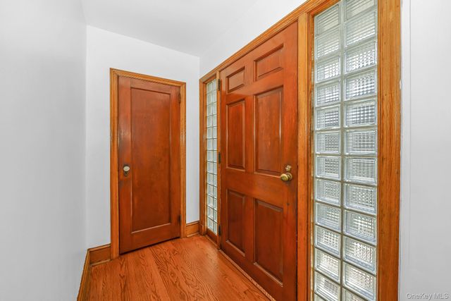 228 Van Cott Avenue, Farmingdale, NY 11735