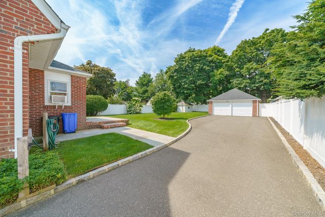 228 Van Cott Avenue, Farmingdale, NY 11735