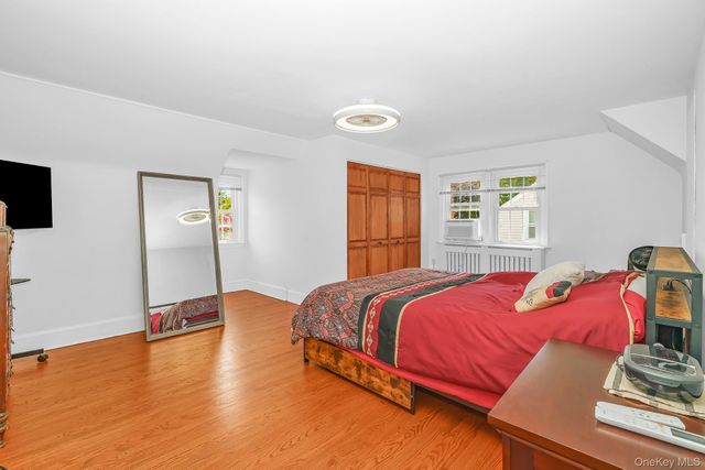 228 Van Cott Avenue, Farmingdale, NY 11735