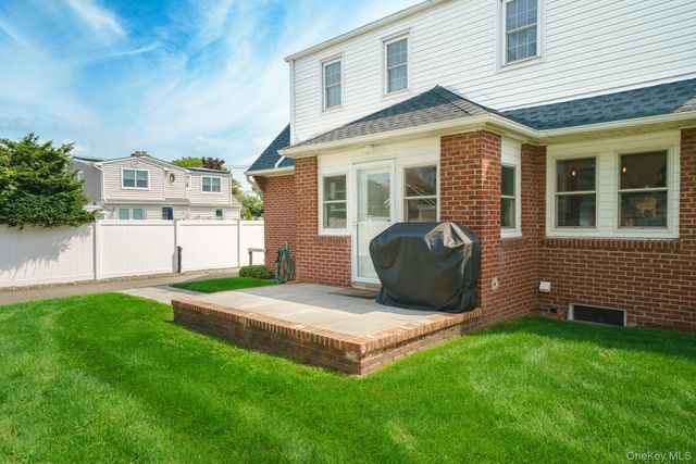 228 Van Cott Avenue, Farmingdale, NY 11735