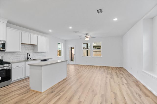 2238 Villa Clara Drive, Friendswood, TX 77546