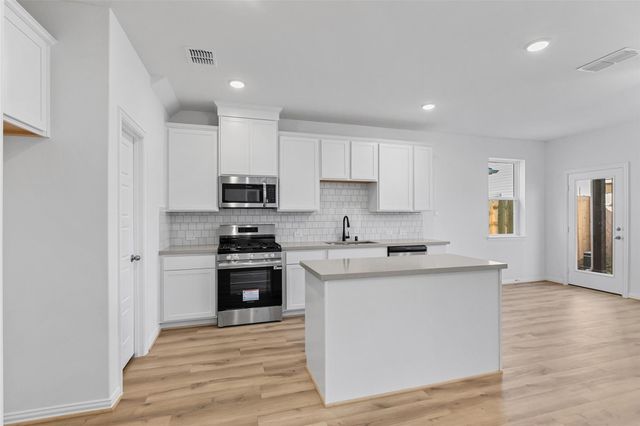 2238 Villa Clara Drive, Friendswood, TX 77546