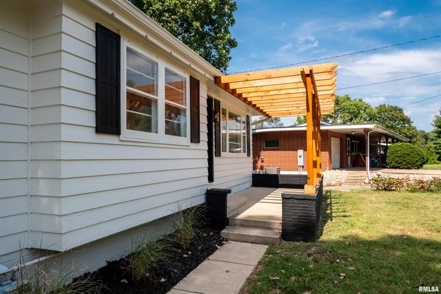 120 Mount Aire Drive, East Peoria, IL 61611