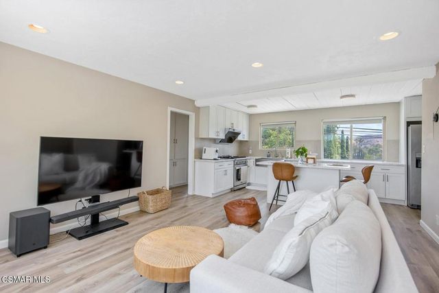 593 Benson Way, Thousand Oaks, CA 91360