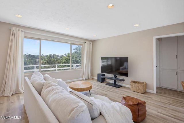 593 Benson Way, Thousand Oaks, CA 91360