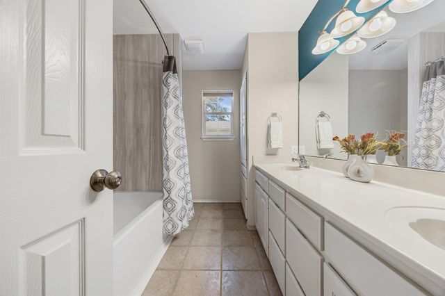 130 Cora ST, New Braunfels, TX 78130