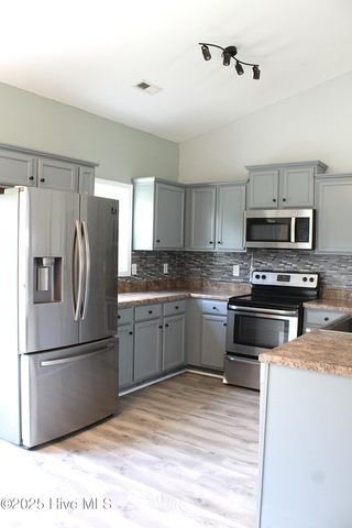 107 Lilac Lane, Richlands, NC 28574