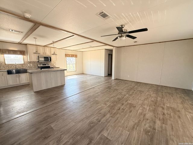 189 viridian, Pleasanton, TX 78064