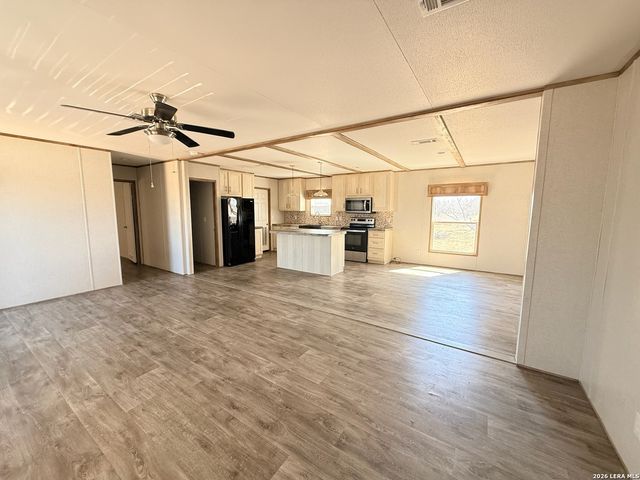 189 viridian, Pleasanton, TX 78064