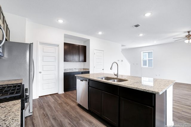 5863 Hematite Rim, San Antonio, TX 78222