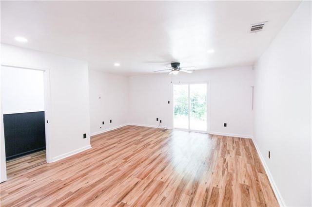 6589 Arbor Gate Drive SW 10, Mableton, GA 30126