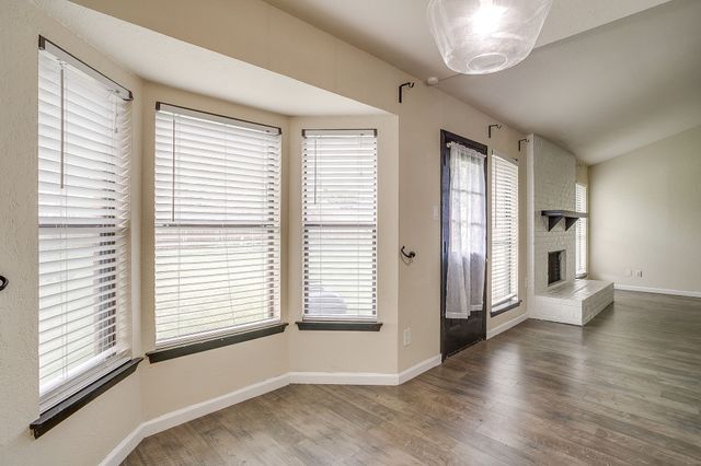 2733 Southpark Lane, Fort Worth, TX 76133