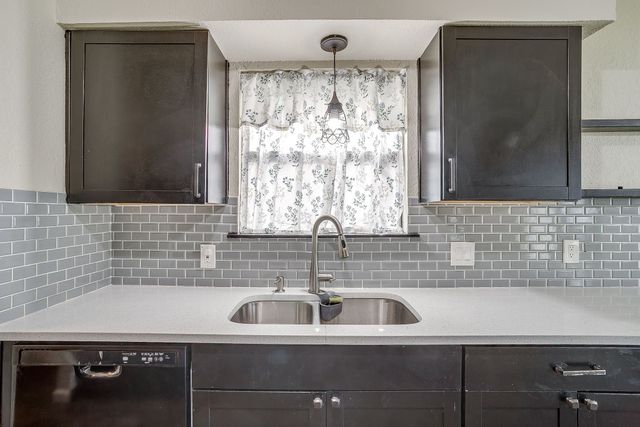 2733 Southpark Lane, Fort Worth, TX 76133