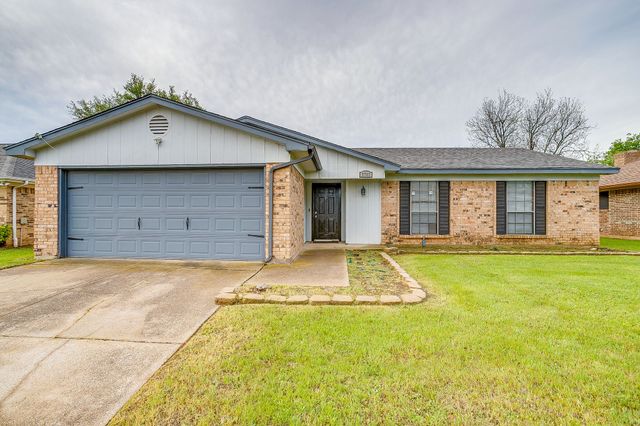 2733 Southpark Lane, Fort Worth, TX 76133