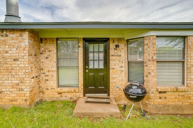 2733 Southpark Lane, Fort Worth, TX 76133