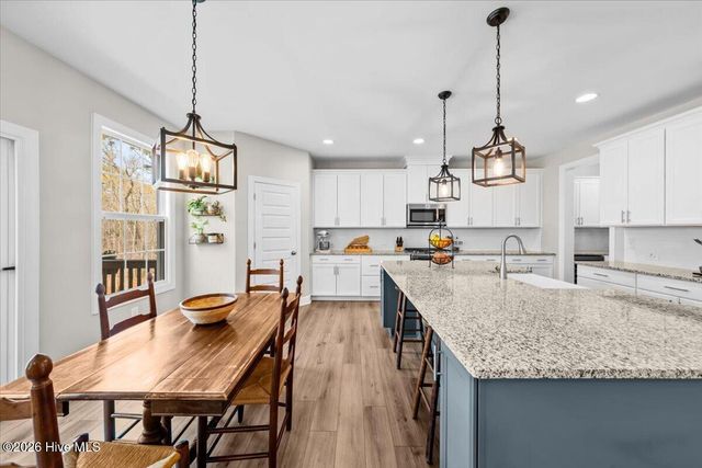 980 W Hedgelawn Way, Southern Pines, NC 28387