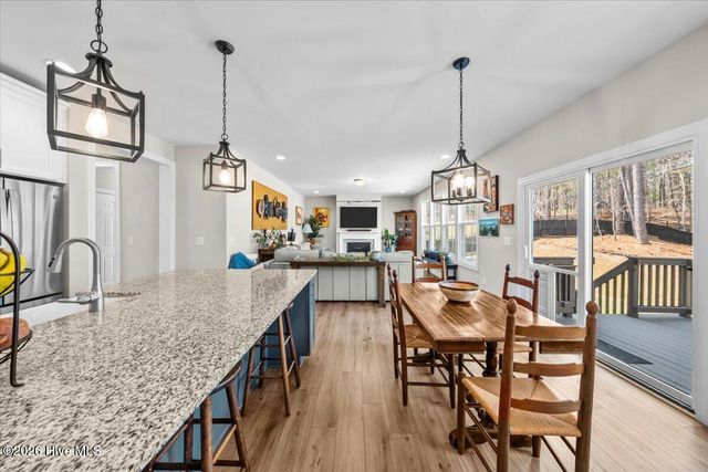 980 W Hedgelawn Way, Southern Pines, NC 28387