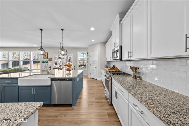 980 W Hedgelawn Way, Southern Pines, NC 28387