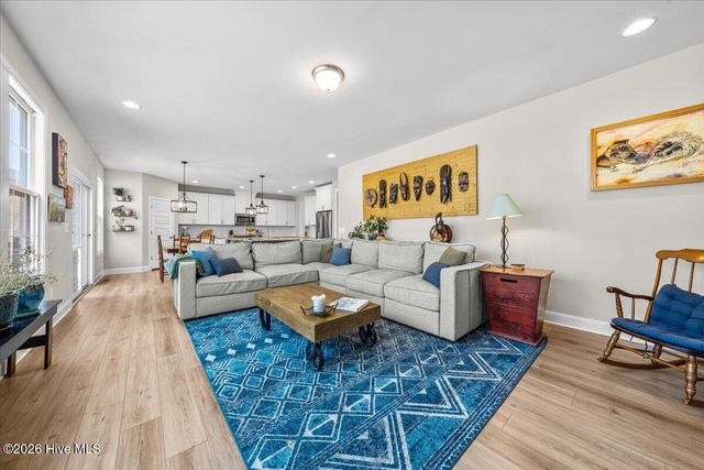 980 W Hedgelawn Way, Southern Pines, NC 28387