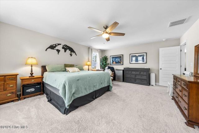 980 W Hedgelawn Way, Southern Pines, NC 28387